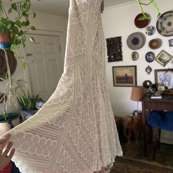 Beautiful wedding gown brand new!!!!!!! - Picture 3 of 8